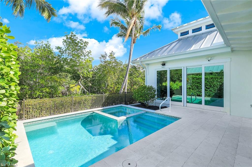 MANGROVE BAY - Residential