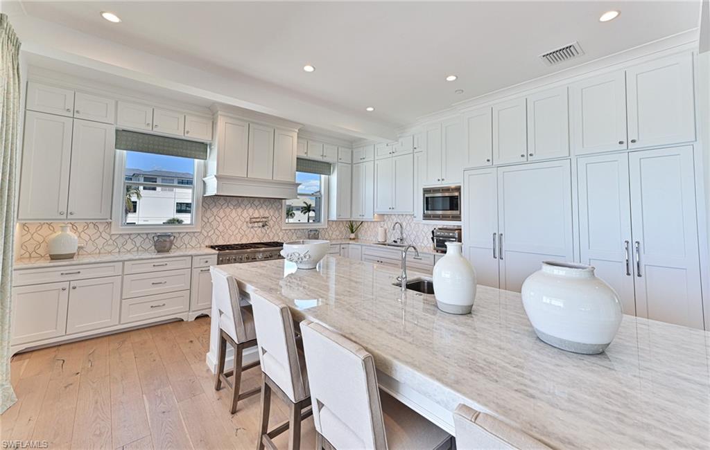 BAREFOOT BEACH - Residential