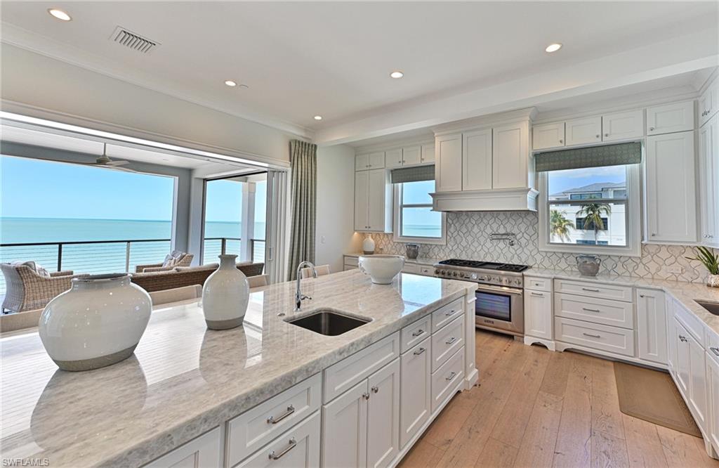 BAREFOOT BEACH - Residential