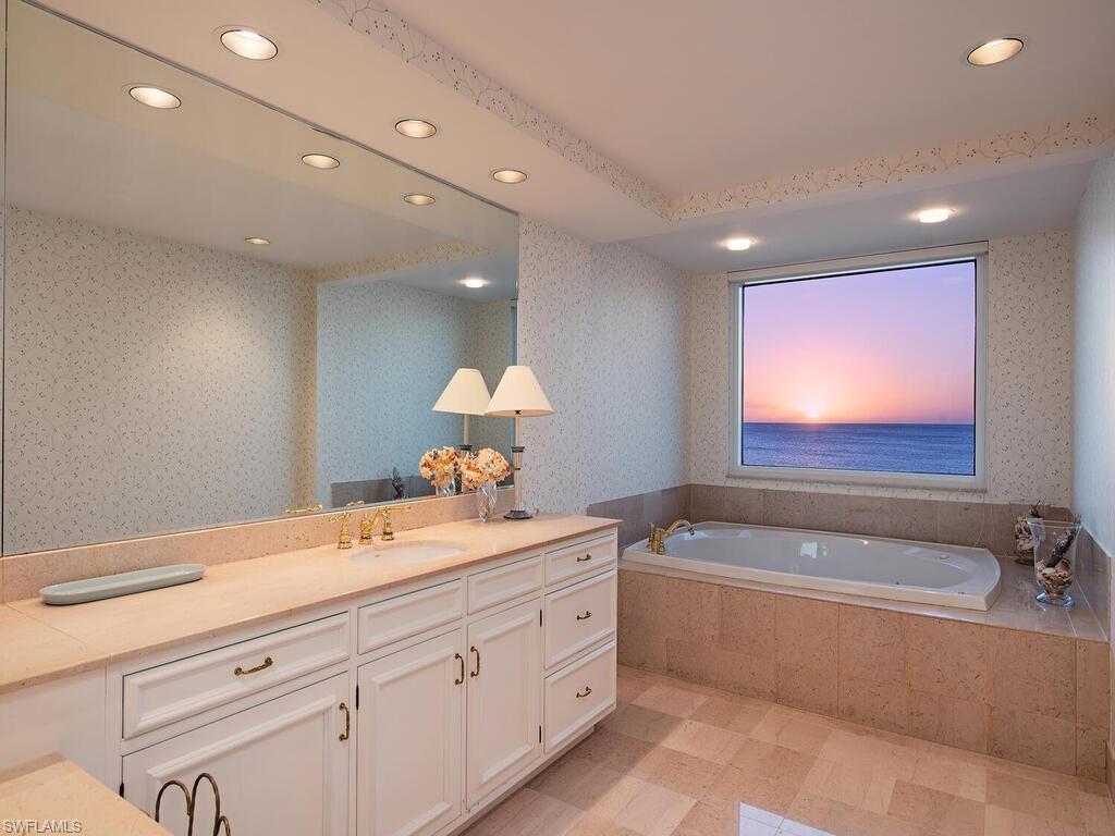 SEAPOINT AT NAPLES CAY - Residential