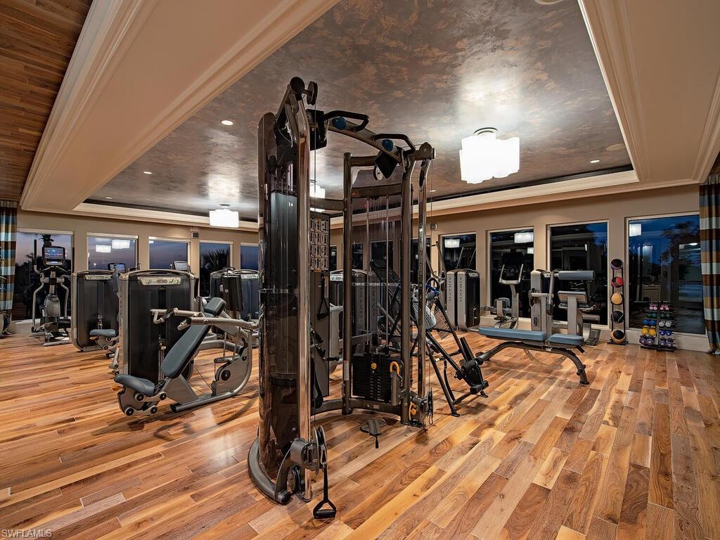 SEAPOINT AT NAPLES CAY - Residential