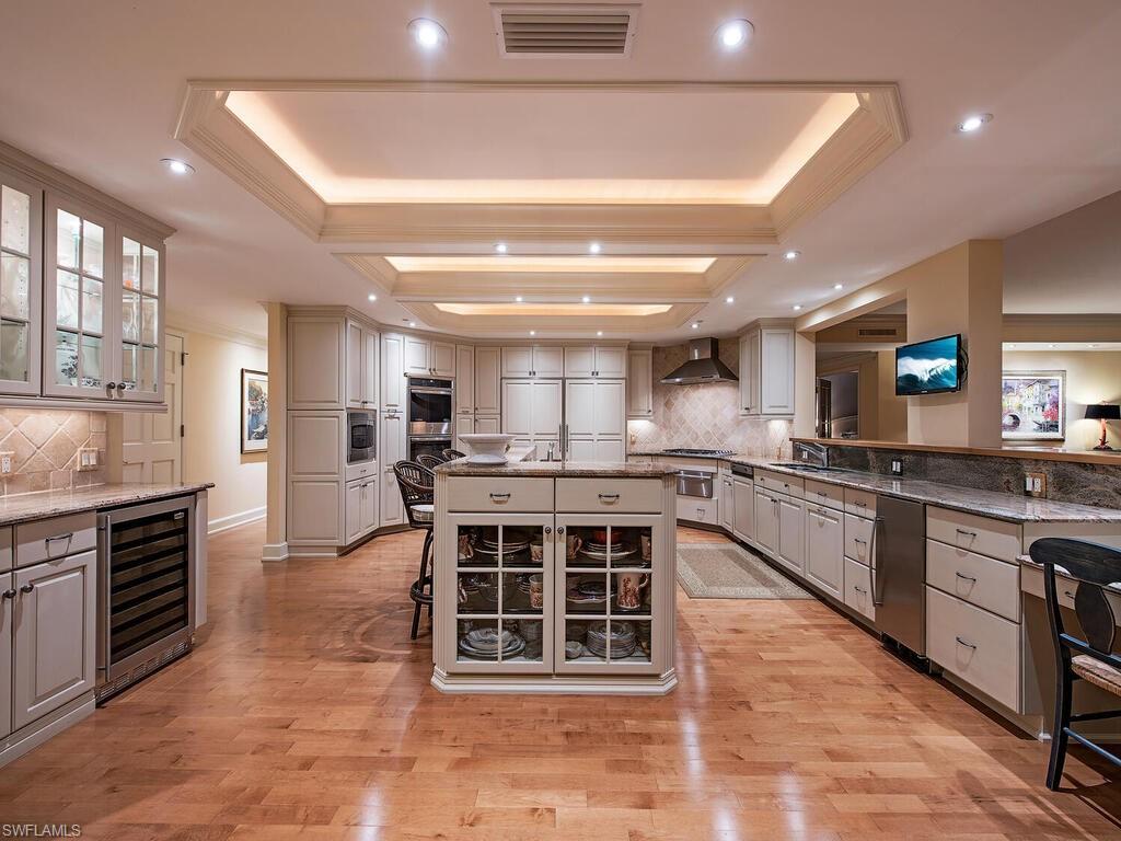 SEAPOINT AT NAPLES CAY - Residential