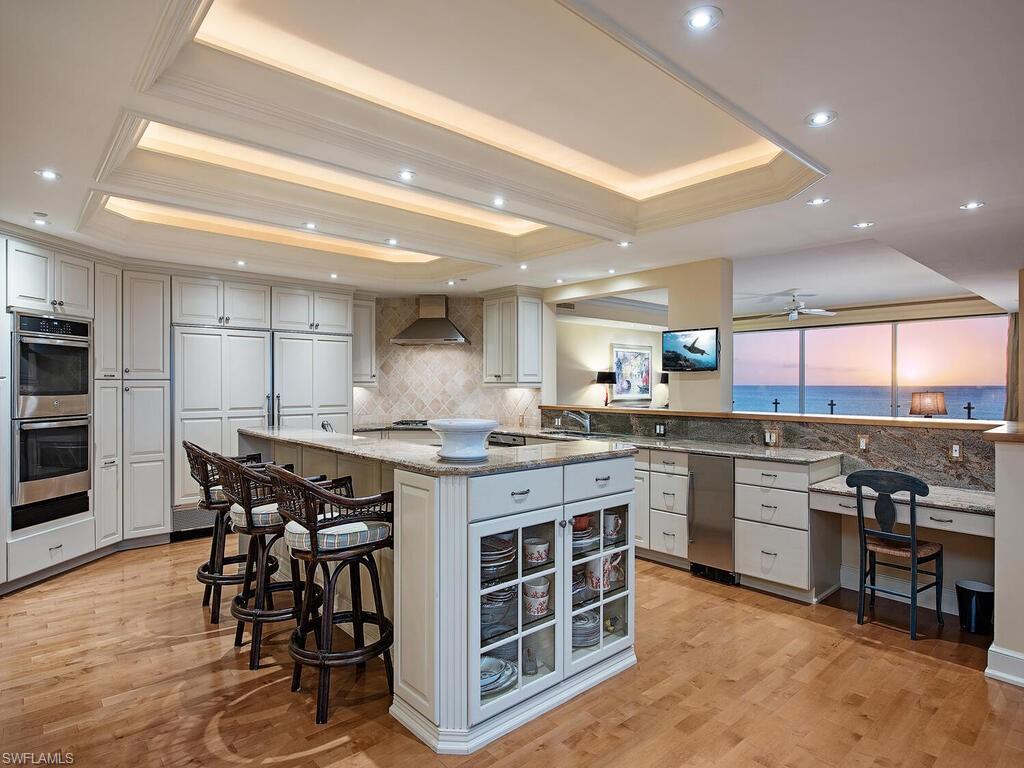 SEAPOINT AT NAPLES CAY - Residential