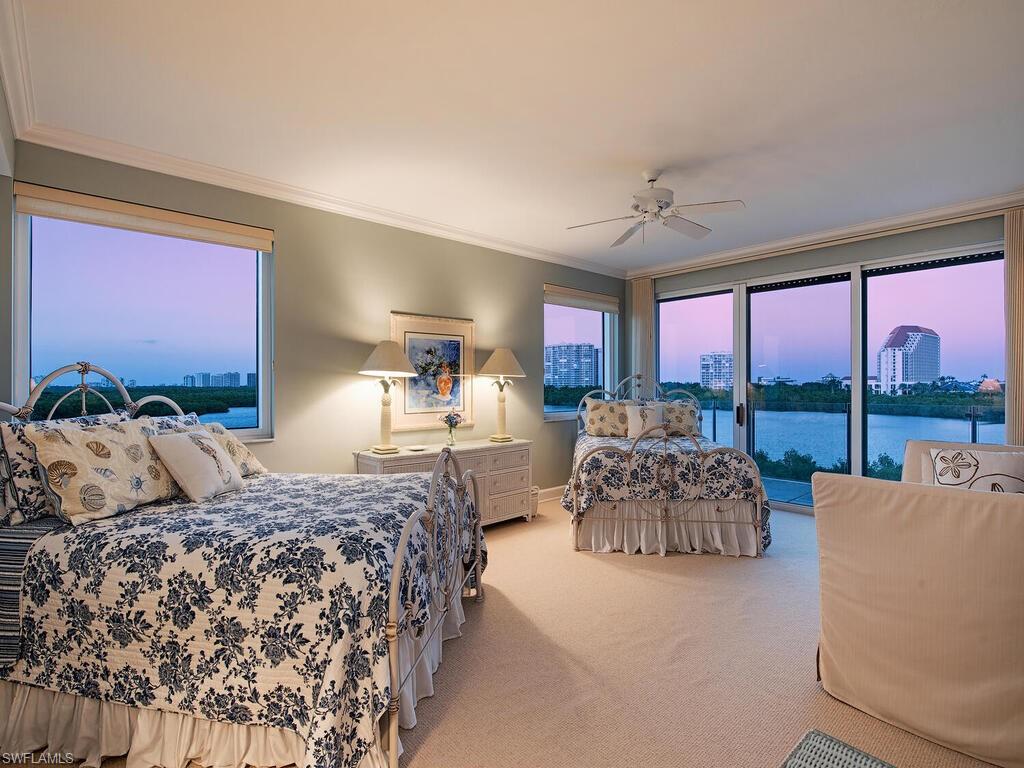 SEAPOINT AT NAPLES CAY - Residential