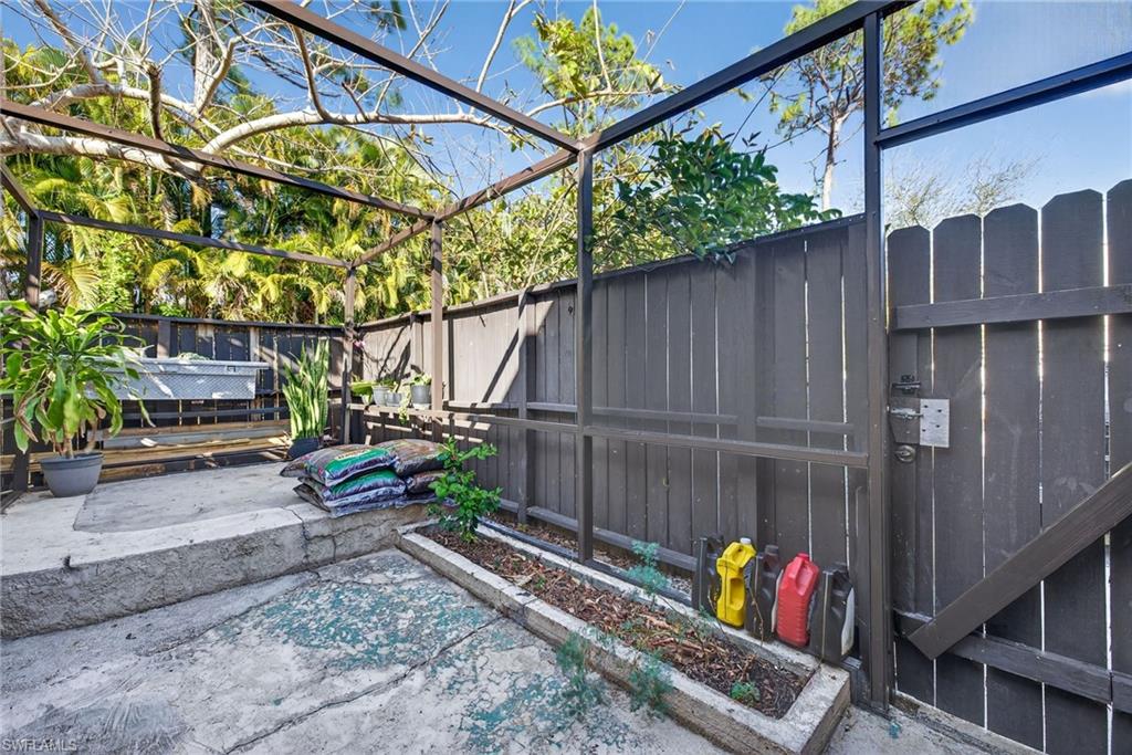 PINE GROVE TOWNHOUSES - Residential