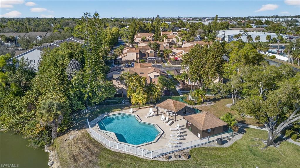 PINE GROVE TOWNHOUSES - Residential