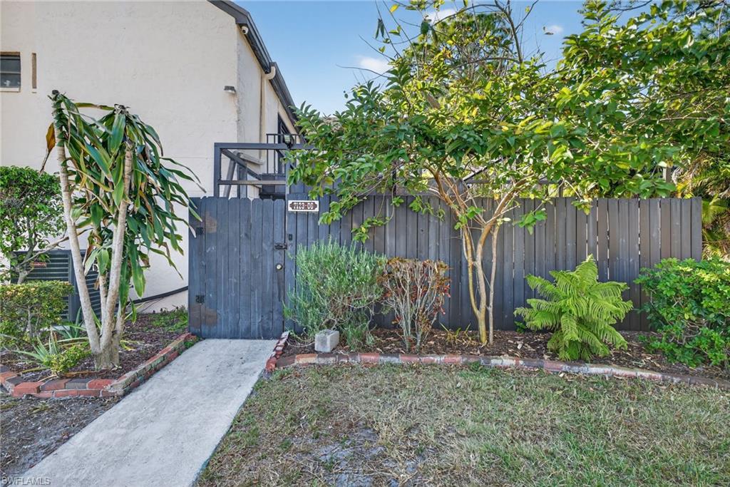 PINE GROVE TOWNHOUSES - Residential