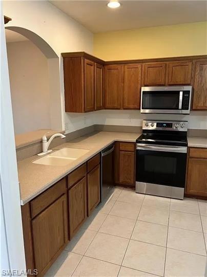 COLONNADE AT FORUM - Residential Lease