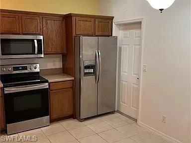 COLONNADE AT FORUM - Residential Lease