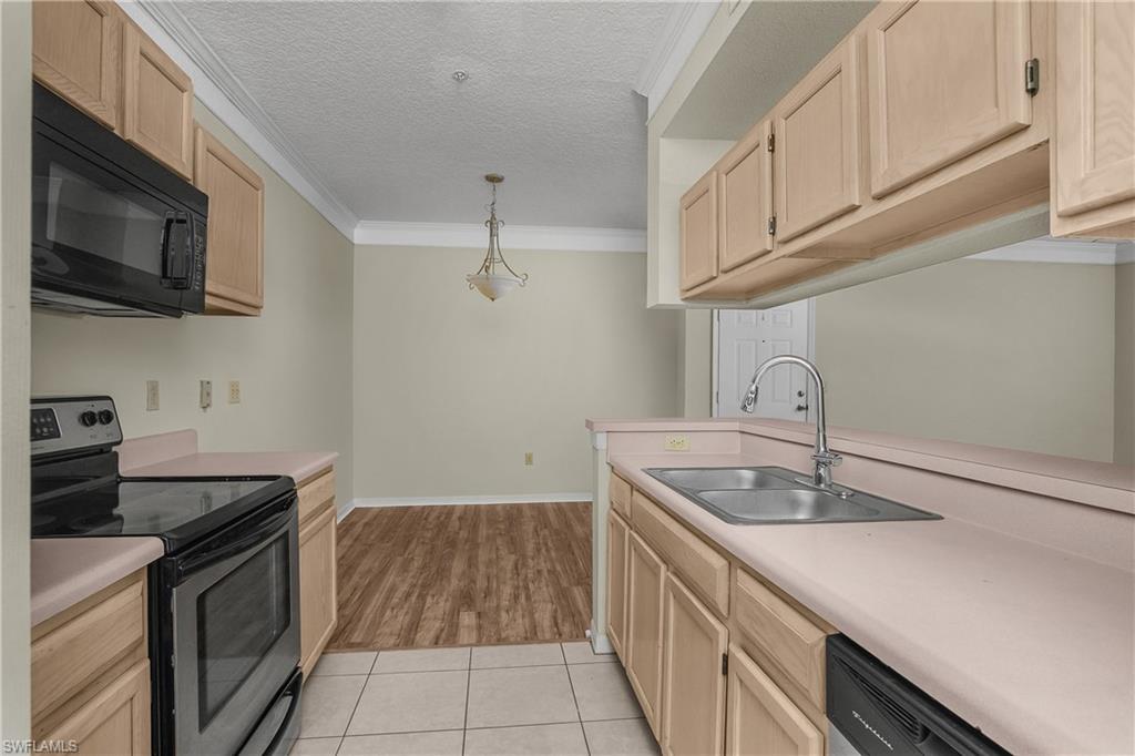 ROYAL GREENS - Residential