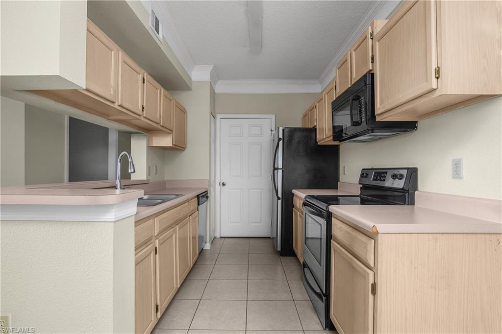 ROYAL GREENS - Residential