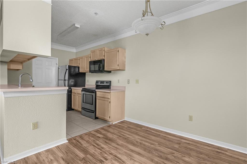 ROYAL GREENS - Residential