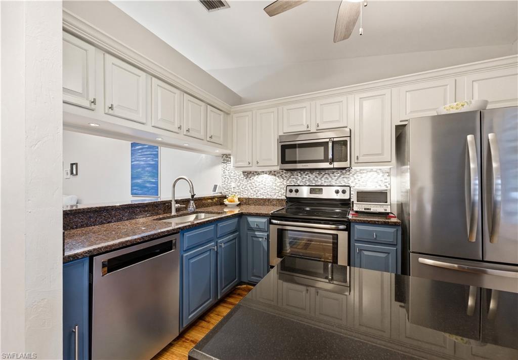 BOCA CIEGA MANOR - Residential