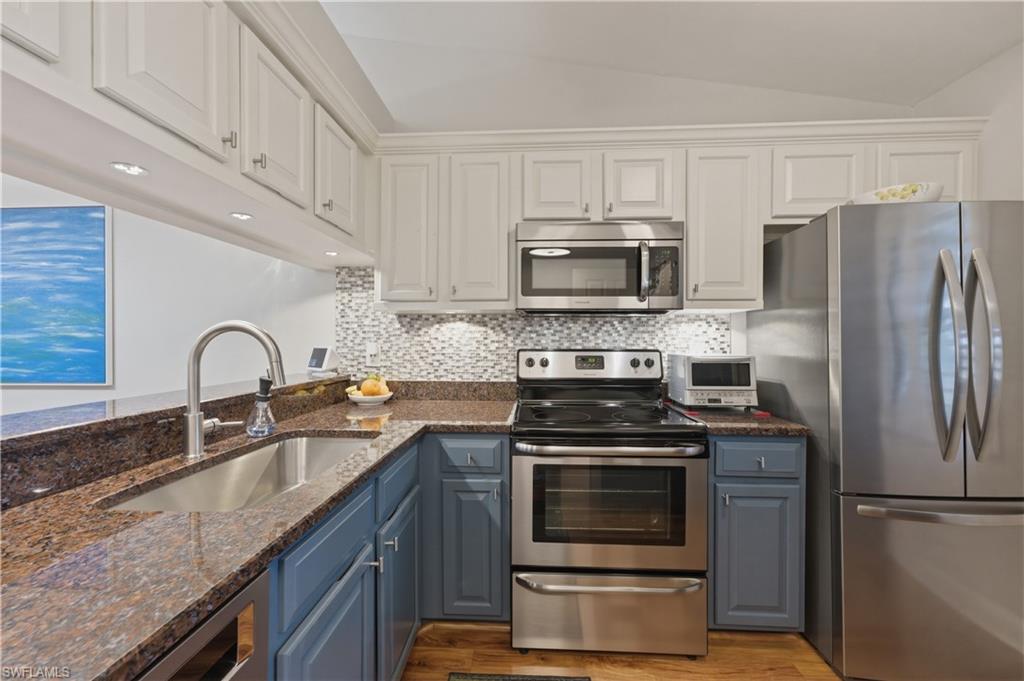 BOCA CIEGA MANOR - Residential