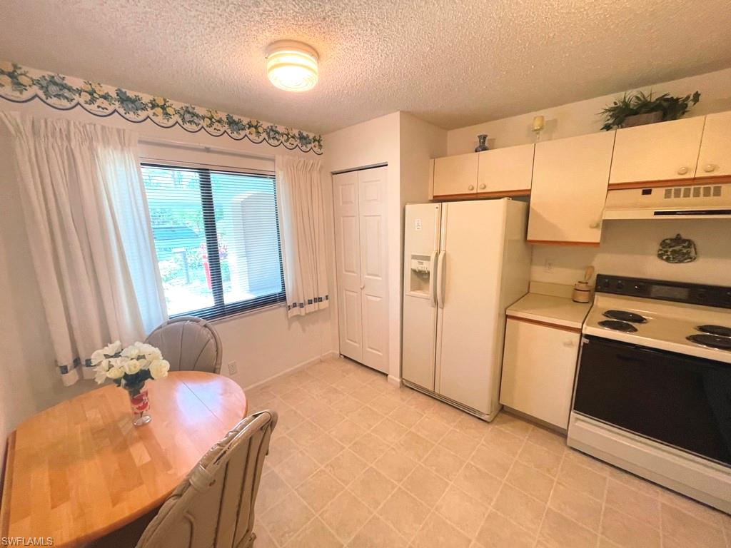 DEAUVILLE LAKE CLUB - Residential