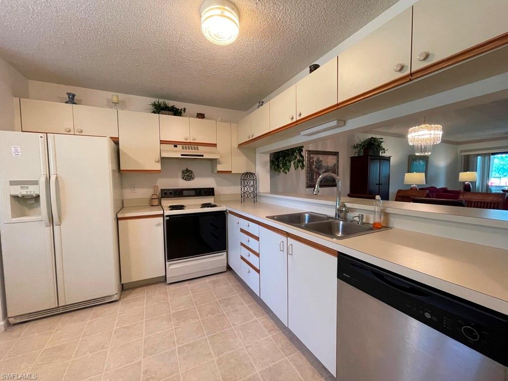 DEAUVILLE LAKE CLUB - Residential