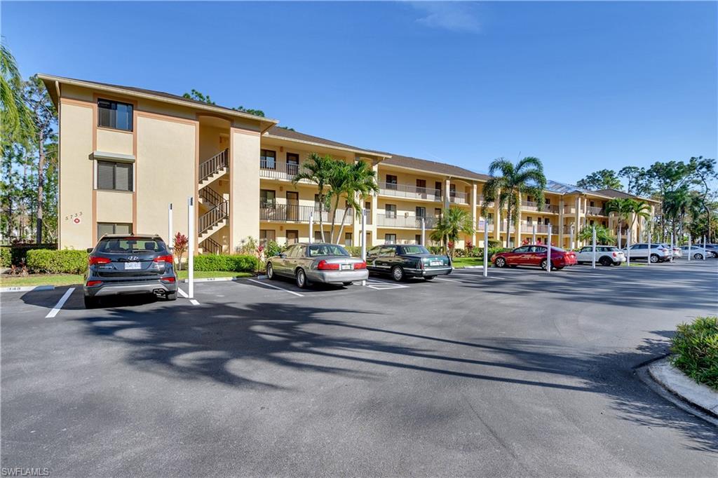 DEAUVILLE LAKE CLUB - Residential