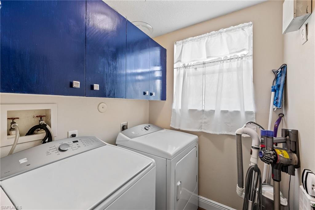 HUNTINGTON LAKES - Residential