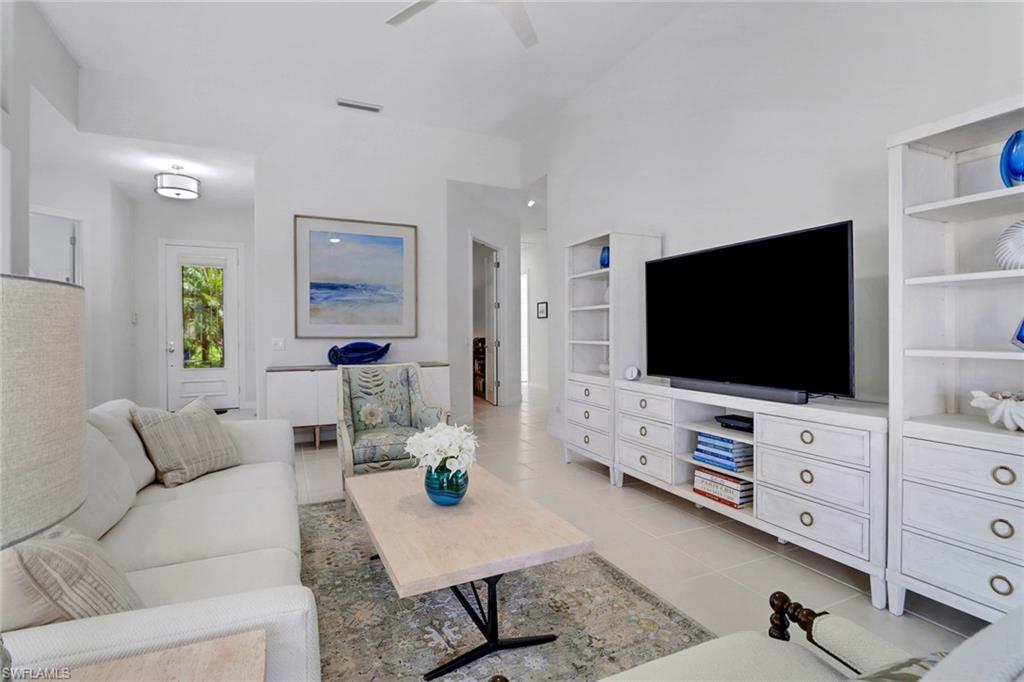 4733 Navassa LN