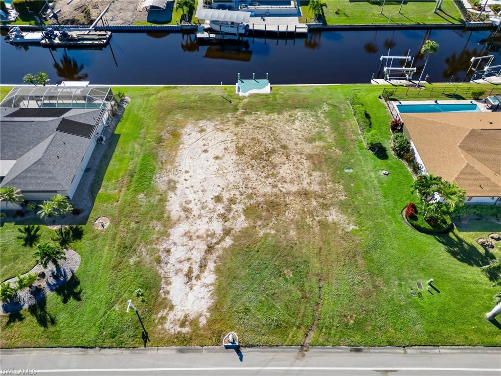 TOWN AND RIVER - Land