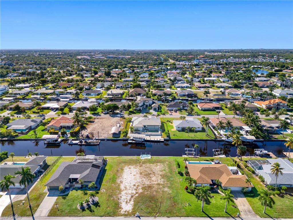 TOWN AND RIVER - Land