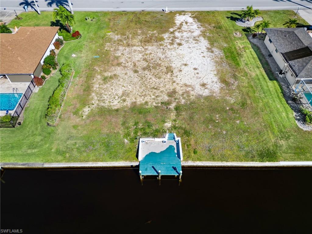 TOWN AND RIVER - Land