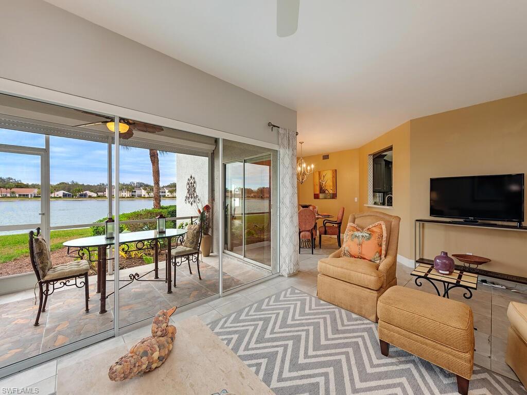 CARRIAGE HOMES AT LAKESIDE - Residential