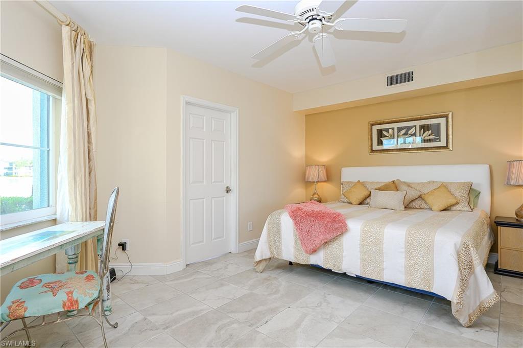 CARRIAGE HOMES AT LAKESIDE - Residential