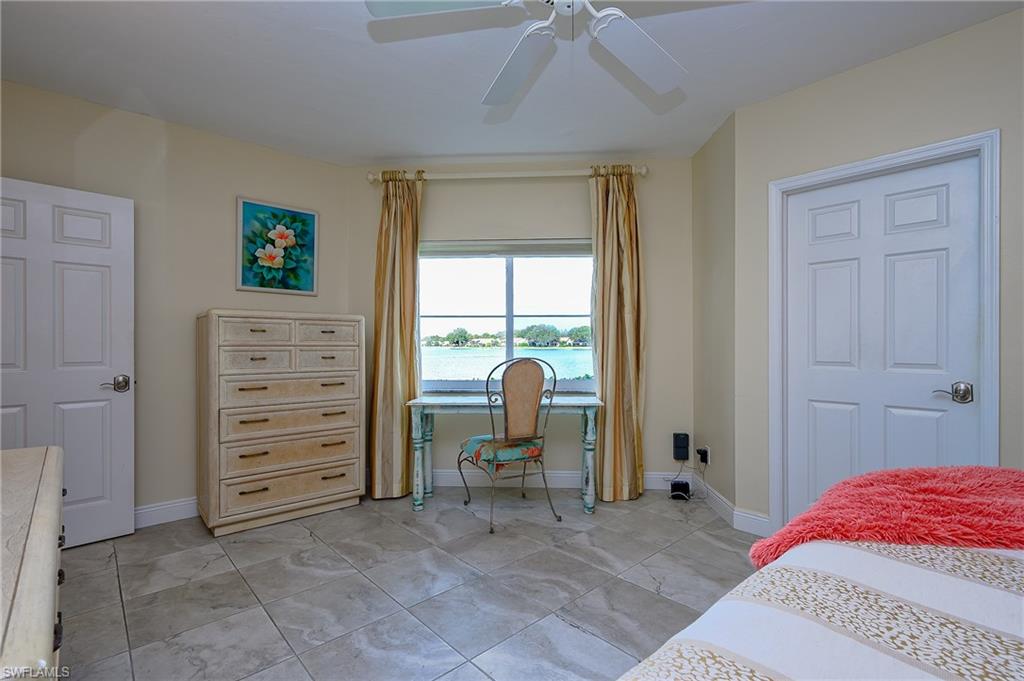 CARRIAGE HOMES AT LAKESIDE - Residential