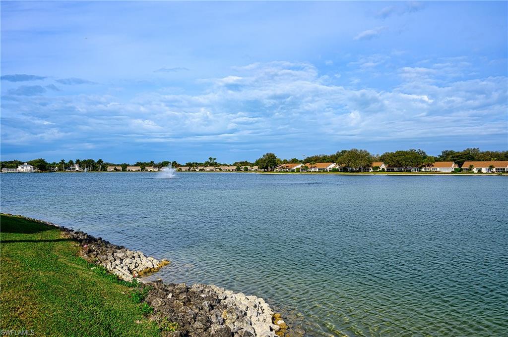 CARRIAGE HOMES AT LAKESIDE - Residential