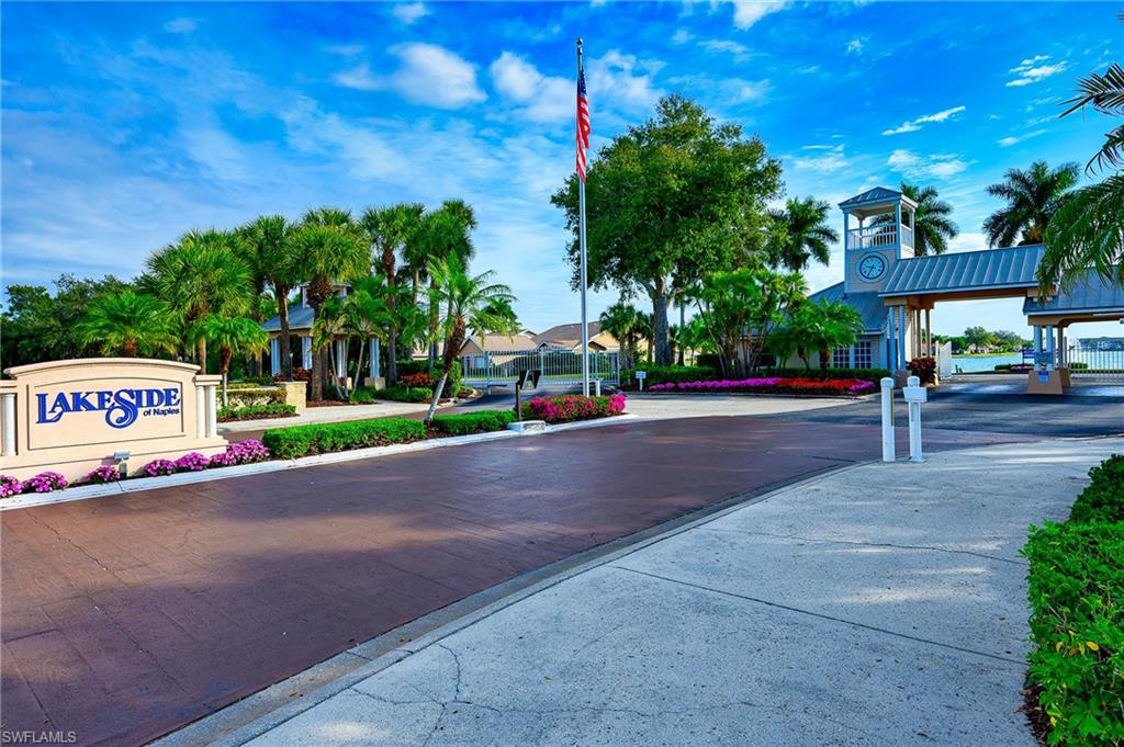 CARRIAGE HOMES AT LAKESIDE - Residential