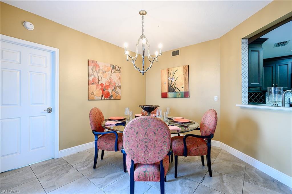 CARRIAGE HOMES AT LAKESIDE - Residential