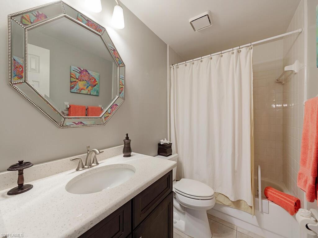 CARRIAGE HOMES AT LAKESIDE - Residential