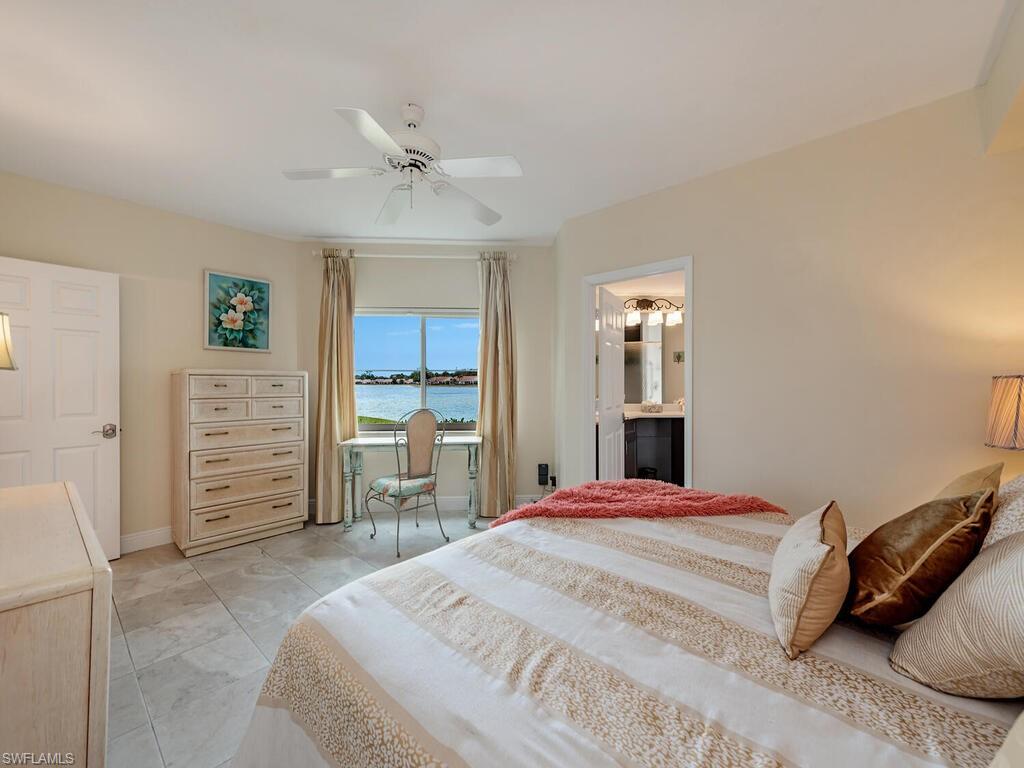 CARRIAGE HOMES AT LAKESIDE - Residential