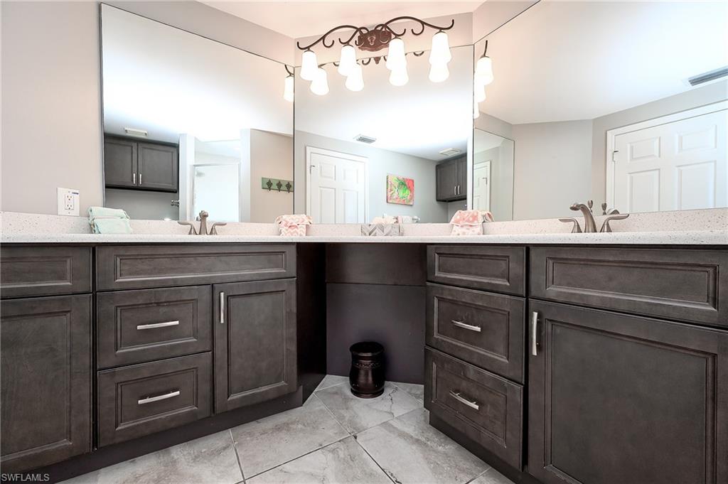 CARRIAGE HOMES AT LAKESIDE - Residential