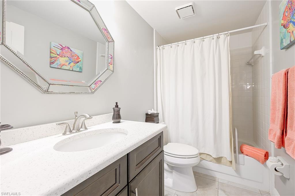 CARRIAGE HOMES AT LAKESIDE - Residential