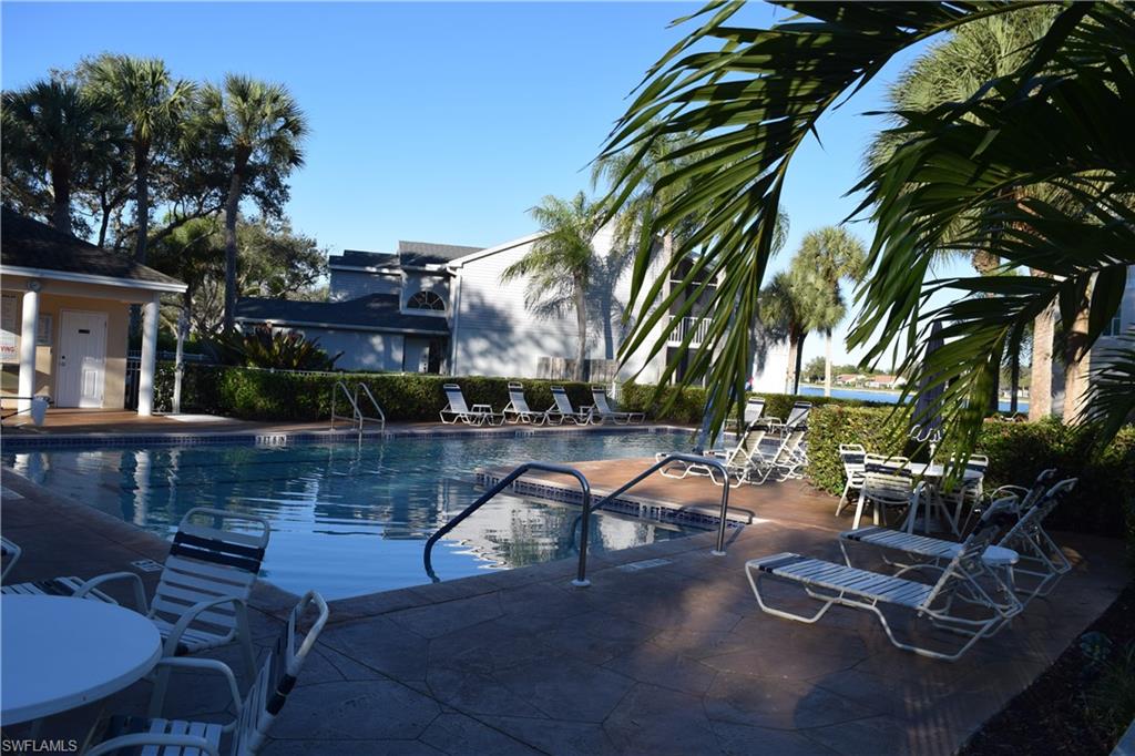 CARRIAGE HOMES AT LAKESIDE - Residential