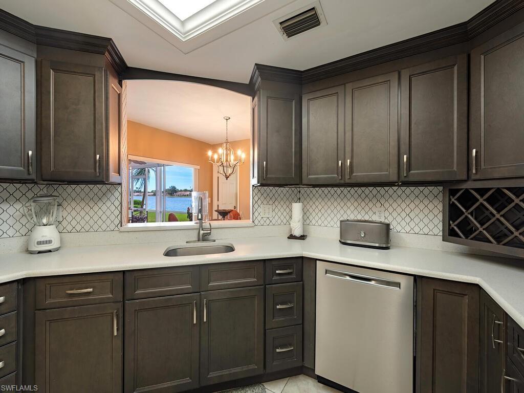 CARRIAGE HOMES AT LAKESIDE - Residential