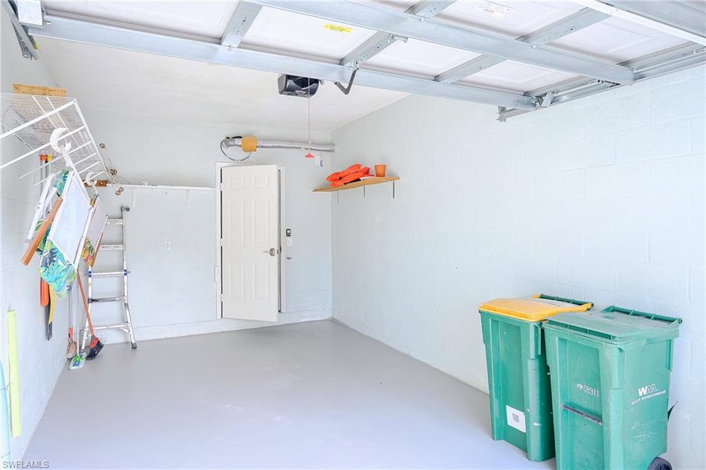 CARRIAGE HOMES AT LAKESIDE - Residential