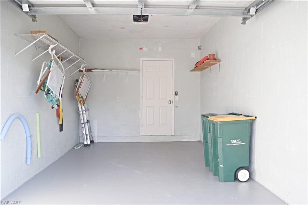 CARRIAGE HOMES AT LAKESIDE - Residential