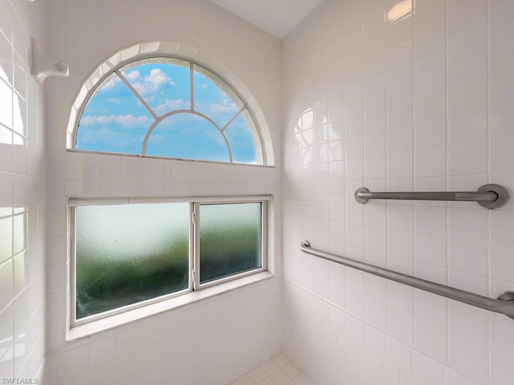 CARRIAGE HOMES AT LAKESIDE - Residential