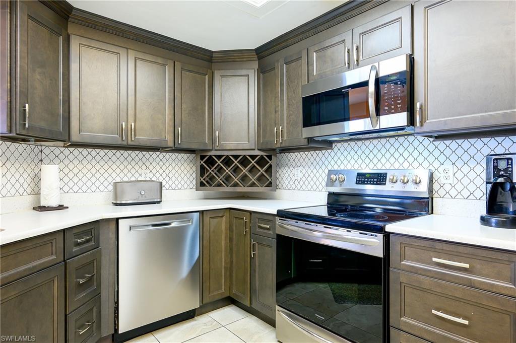 CARRIAGE HOMES AT LAKESIDE - Residential