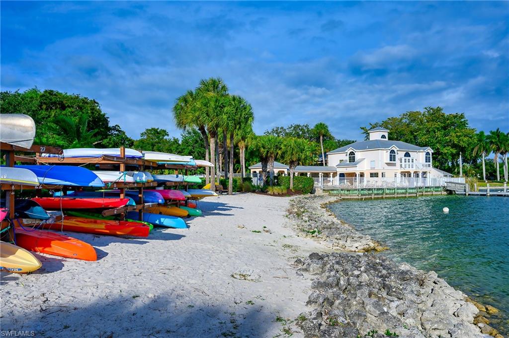 CARRIAGE HOMES AT LAKESIDE - Residential