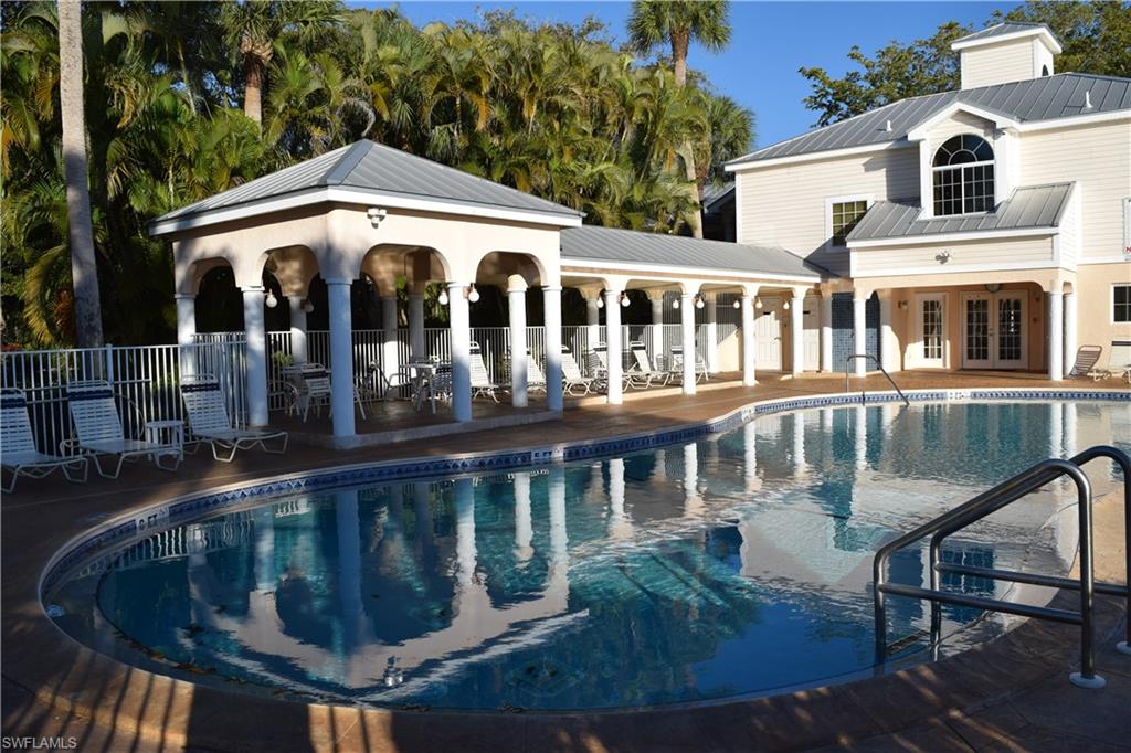 CARRIAGE HOMES AT LAKESIDE - Residential