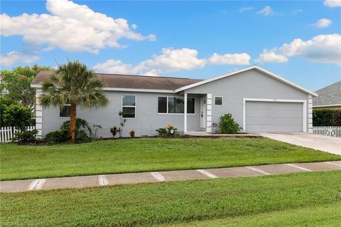 A home in MARCO ISLAND