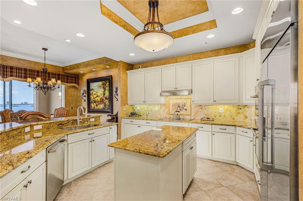 4137 Bay Beach LN 5P2