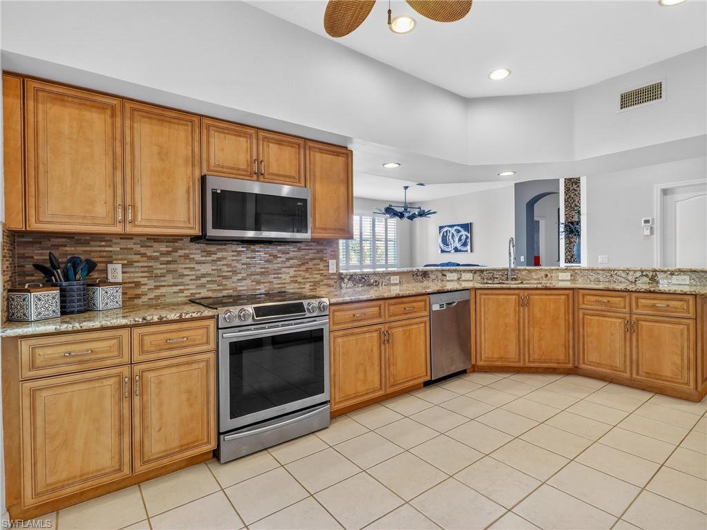 LAS BRISAS AT SPANISH WELLS - Residential