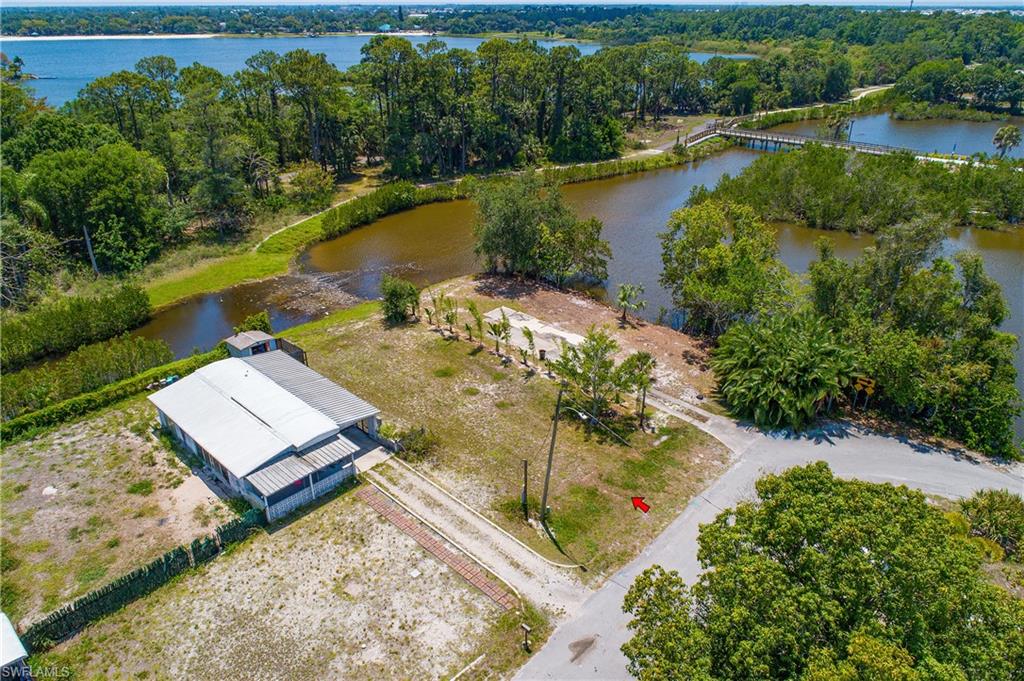 LAKE KELLY - Land