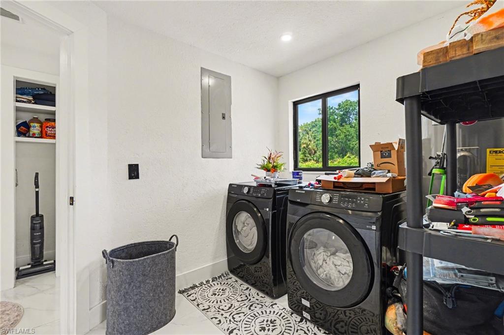 HOLEUSA ESTATES - Residential