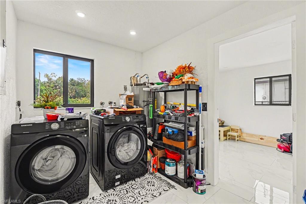 HOLEUSA ESTATES - Residential